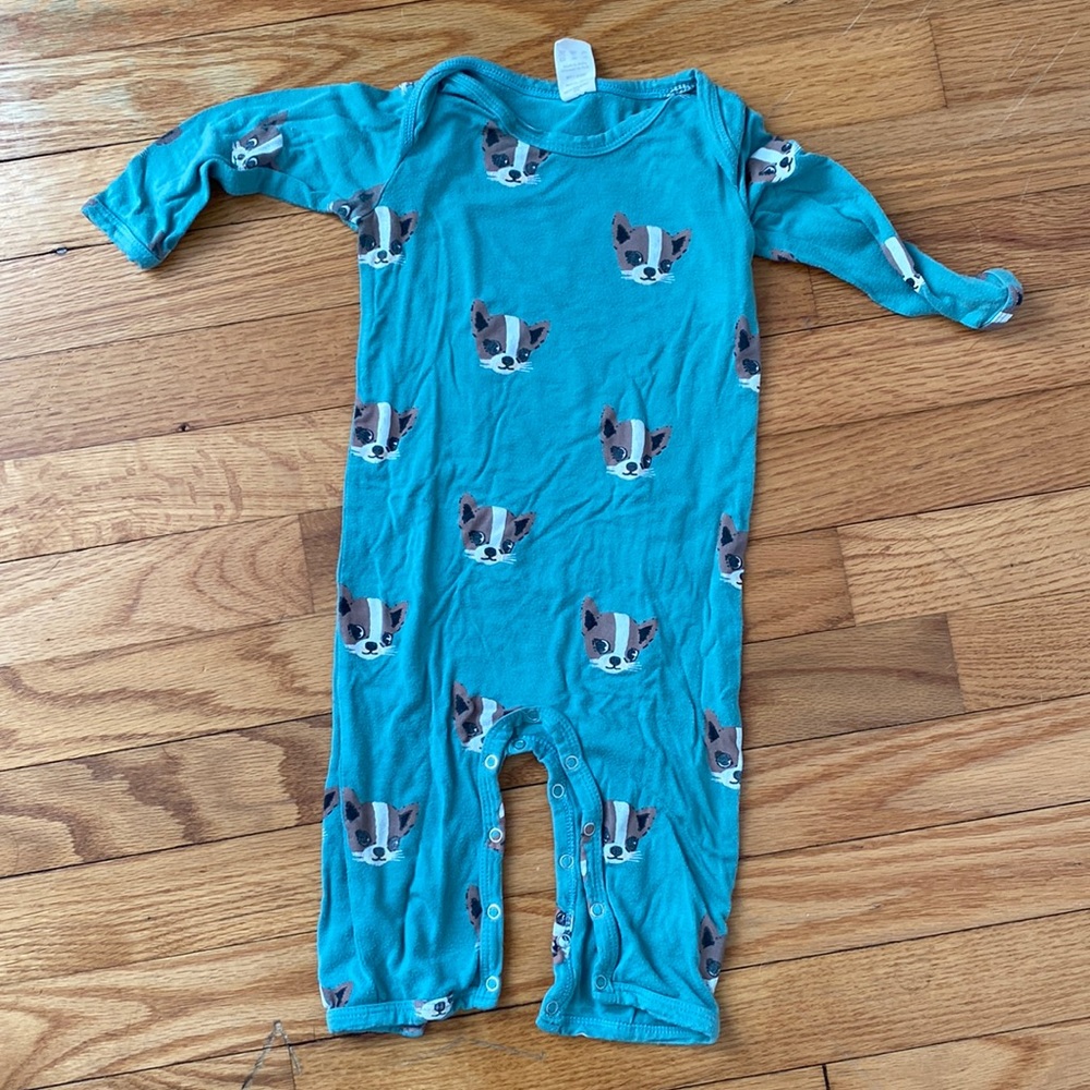 Kate Quinn dog onesie size 6-12 month